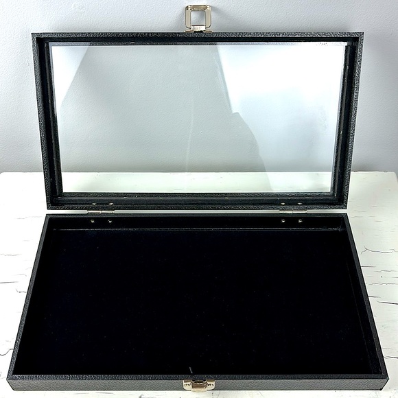 HINGED BLACK DISPLAY CASE WITH GLASS LID AND BLACK VELVET INSERT METAL CLASP - Picture 2 of 3